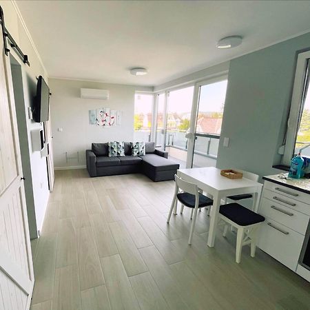 Lakeside Family & Studio Apartments ケストヘイ エクステリア 写真