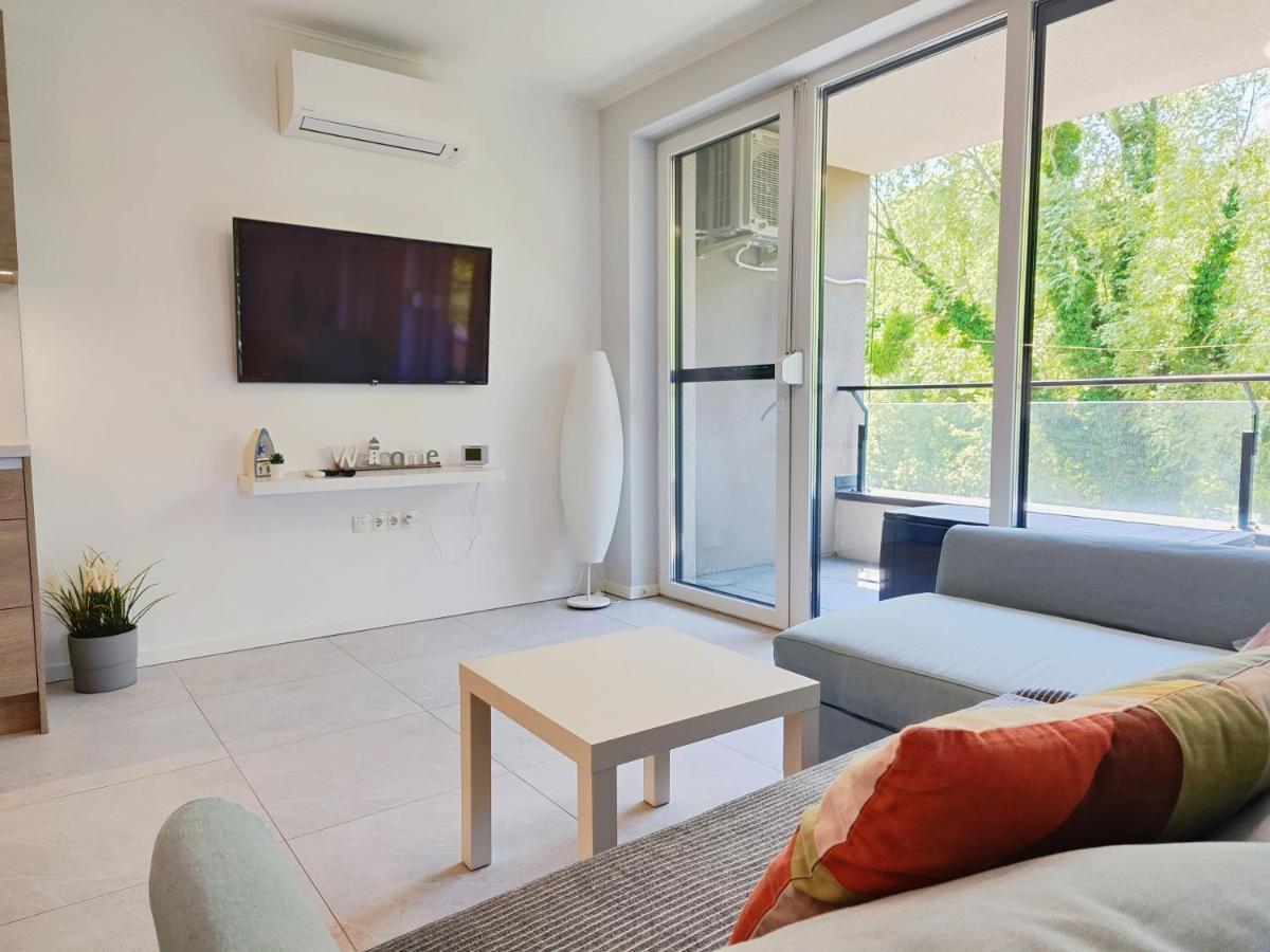 Lakeside Family & Studio Apartments ケストヘイ エクステリア 写真