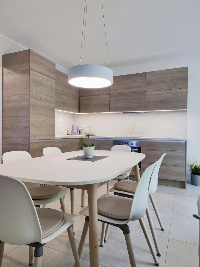 Lakeside Family & Studio Apartments ケストヘイ エクステリア 写真