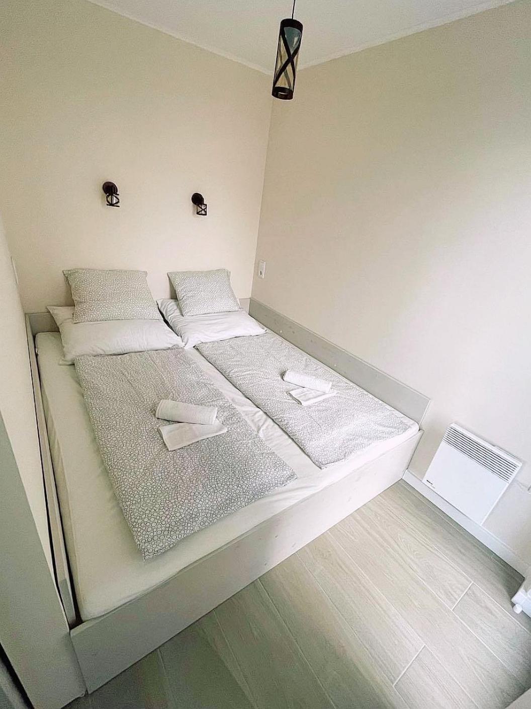 Lakeside Family & Studio Apartments ケストヘイ エクステリア 写真