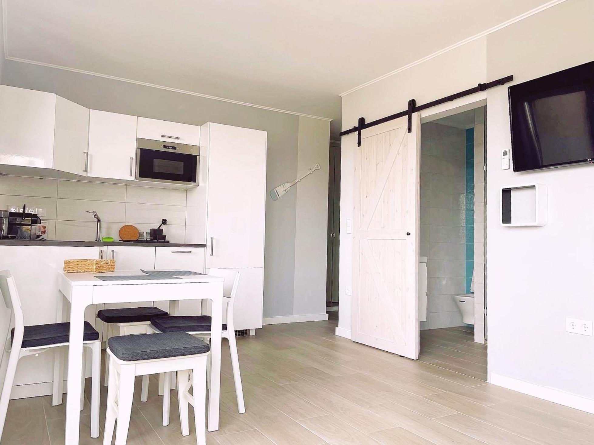 Lakeside Family & Studio Apartments ケストヘイ エクステリア 写真