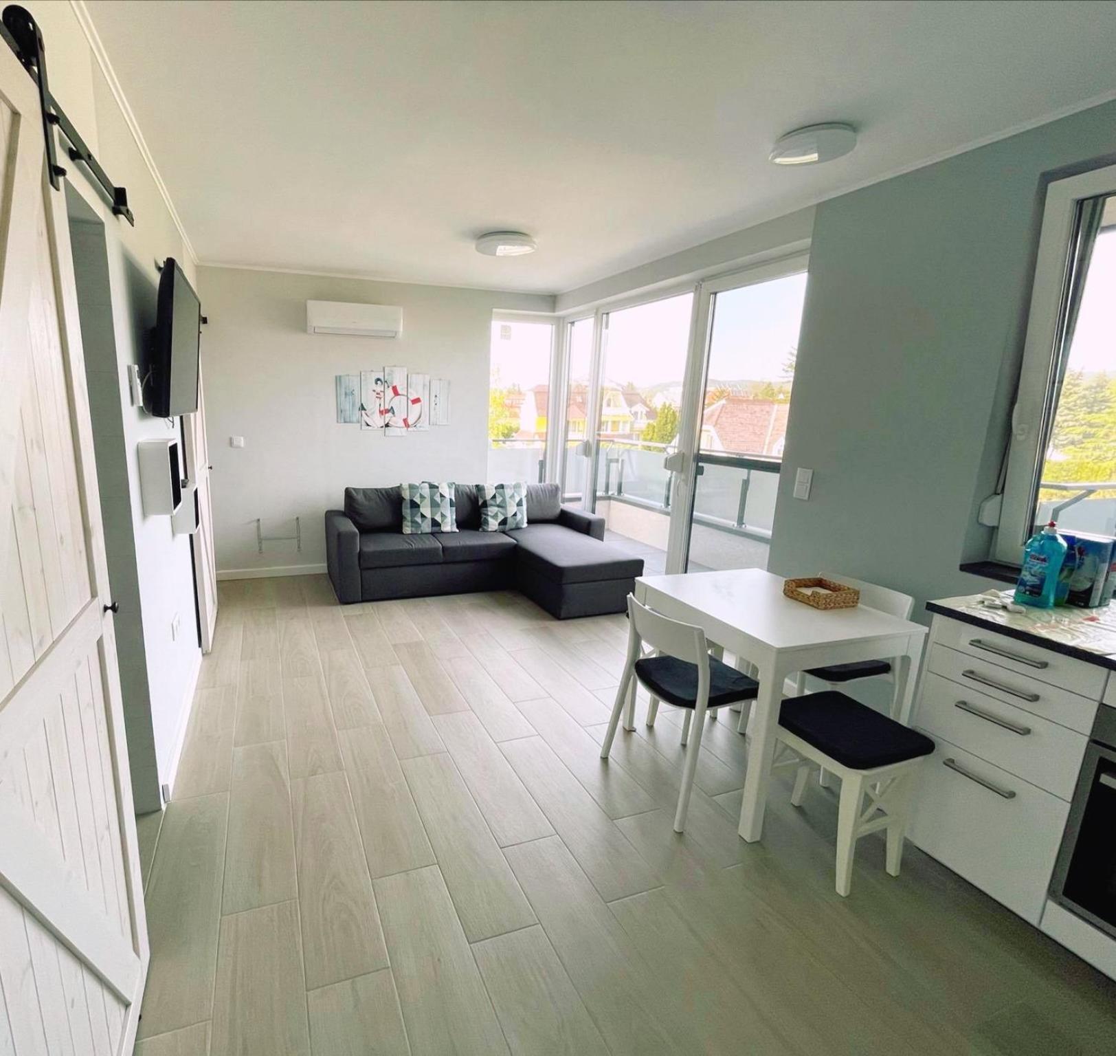 Lakeside Family & Studio Apartments ケストヘイ エクステリア 写真